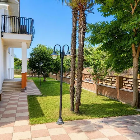 Vila Luxury, Lido Di *