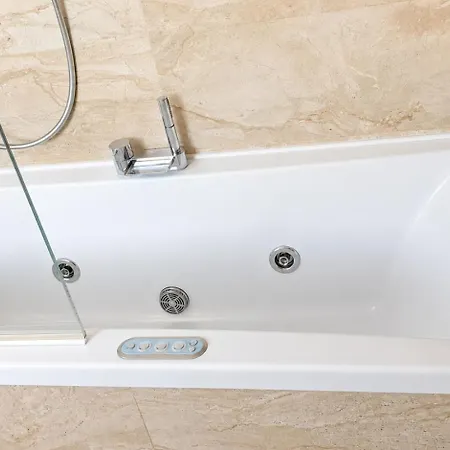 Luxury, Lido Di Vila Benátky
