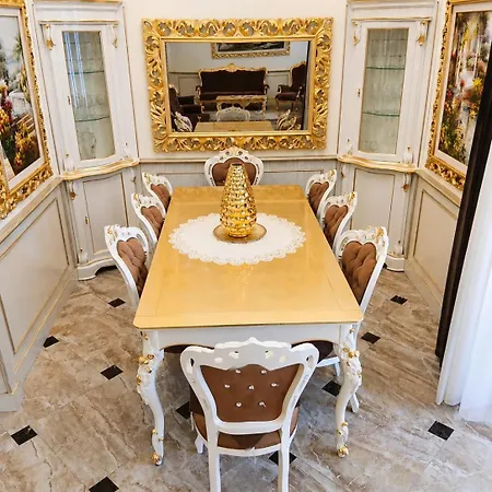 Luxury, Lido Di Vila Benátky