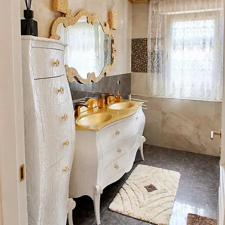 Vila Luxury, Lido Di