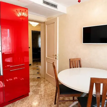 Vila Luxury, Lido Di *