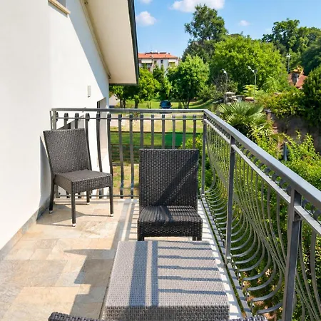 Luxury, Lido Di Vila