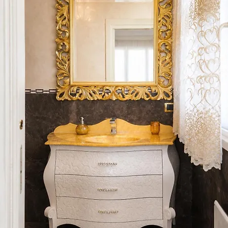 Luxury, Lido Di Benátky