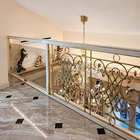 Luxury, Lido Di Vila *