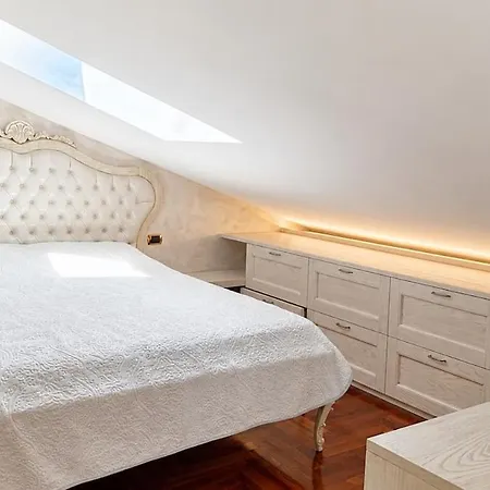Luxury, Lido Di Vila Benátky