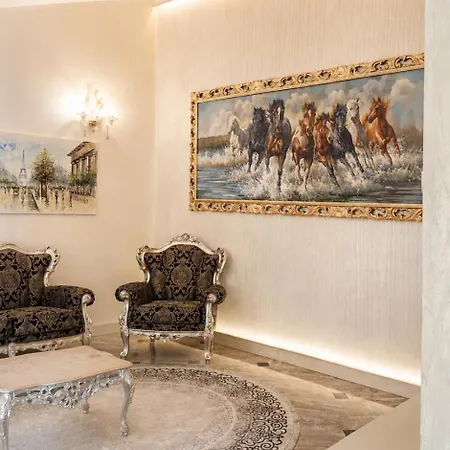 Luxury, Lido Di *