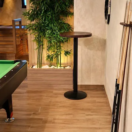 Luxury, Lido Di Benátky