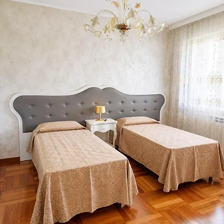 Luxury, Lido Di