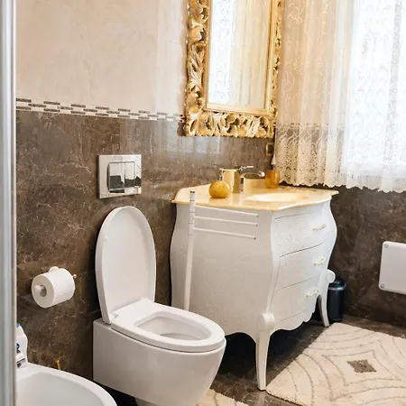 Luxury, Lido Di