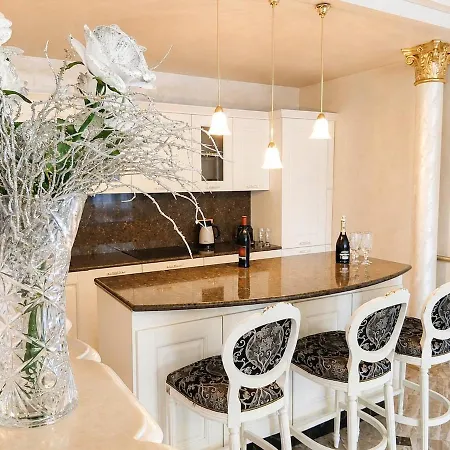 Vila Luxury, Lido Di *